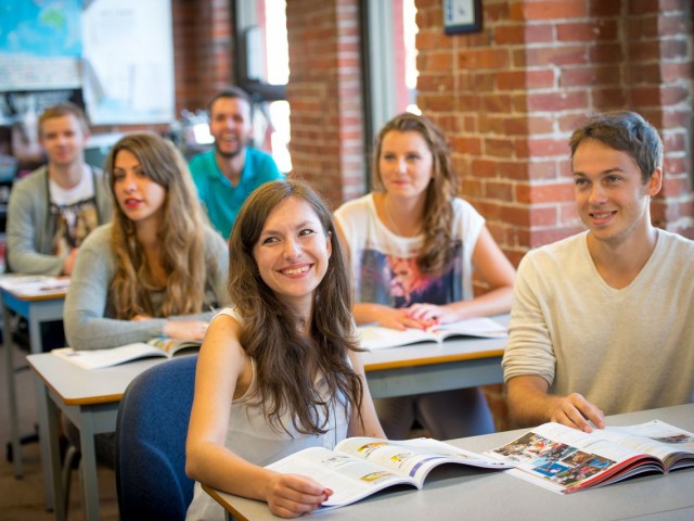 セルクイングリッシュランゲージセンターカナダ