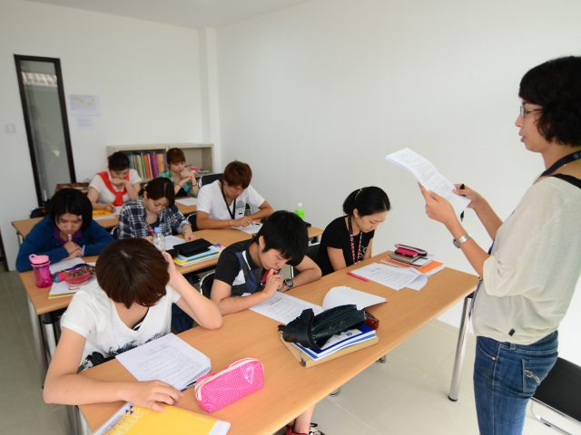 イージーアカデミー