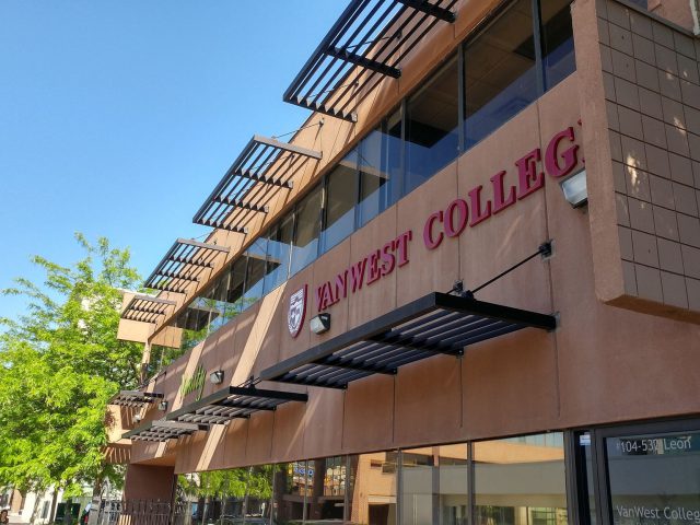 バンウエストカレッジ ケロウナ校