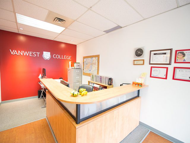 バンウエストカレッジ ケロウナ校